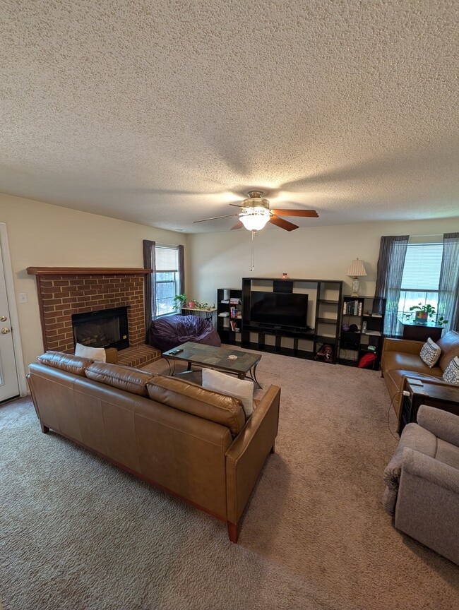 Building Photo - 1593 Winthrope Dr