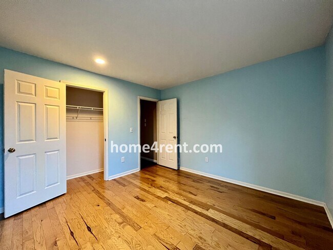 Building Photo - Beautiful Four Bedroom Home in Blue Valley...