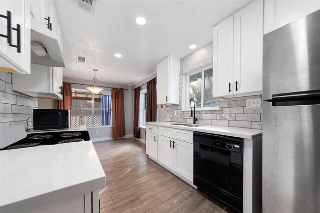 Building Photo - 5231 Wickview Ln
