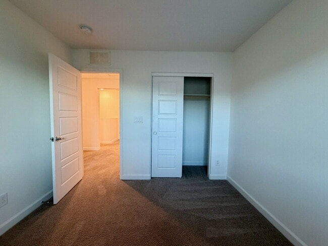 Building Photo - 3 BED 2.5 BATH 2 CAR GARAGE TOWNHOUSE FOR RENT LOCATED IN CADENCE MASTER COMMUNITY