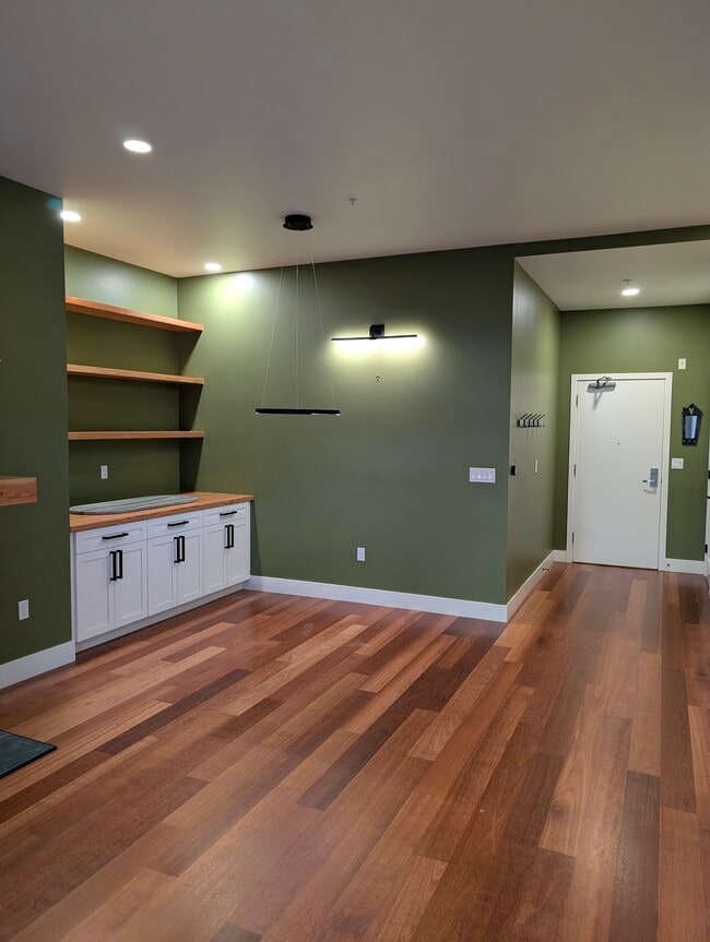 Building Photo - 726 NW 11th Ave