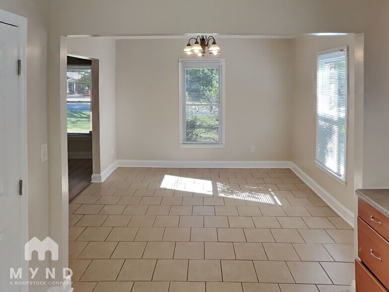 Building Photo - 2632 Shamrock Dr