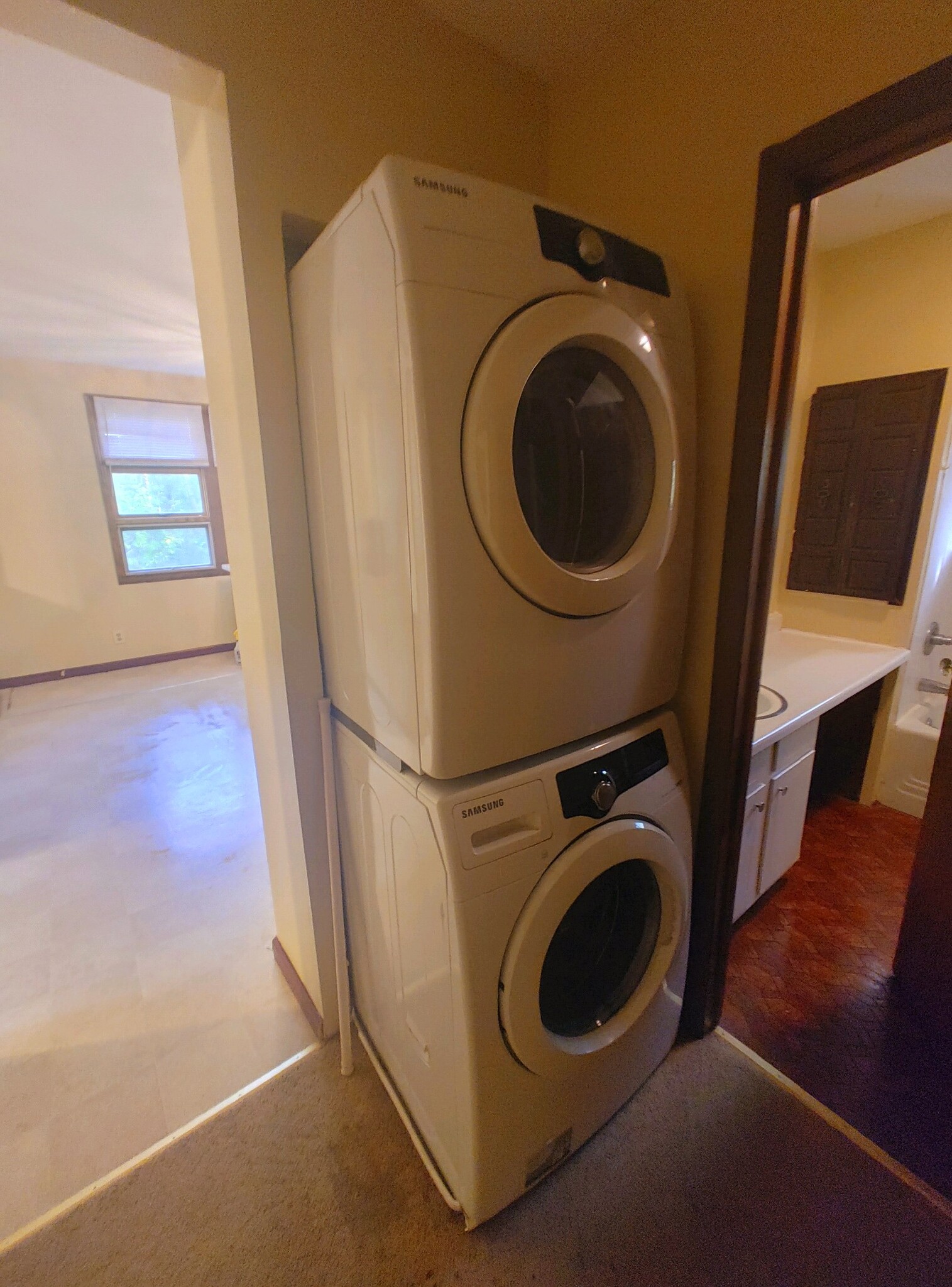 Washer/dryer - 667 Jefferson Ave
