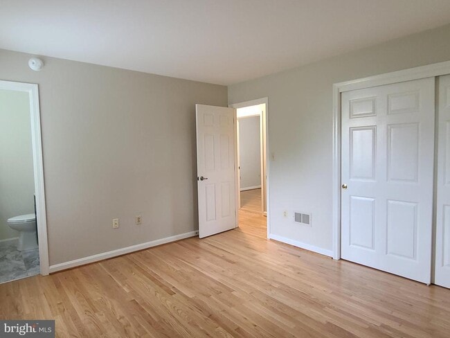 Building Photo - 490 5th St