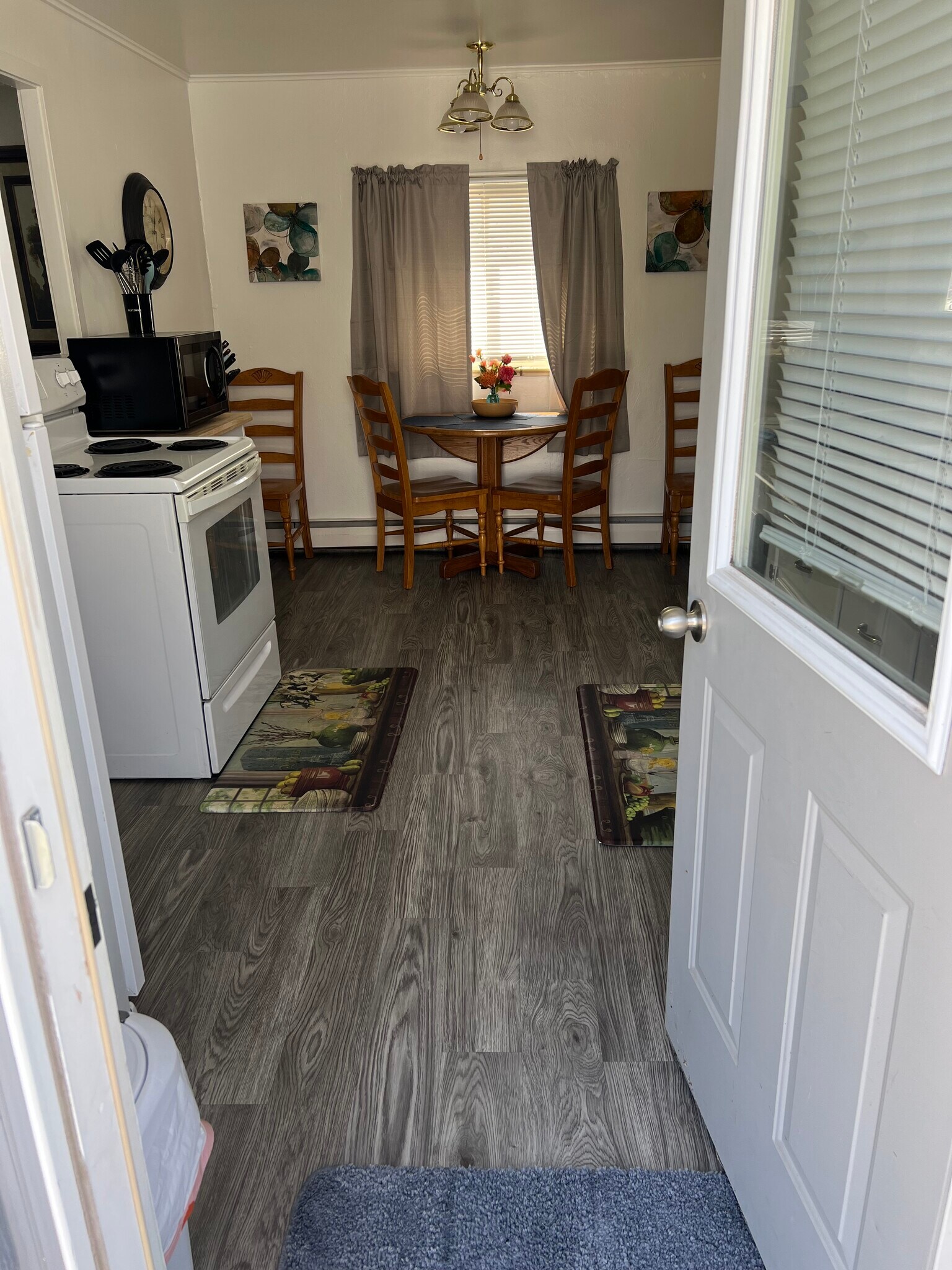 Building Photo - 506 S 5th Ave