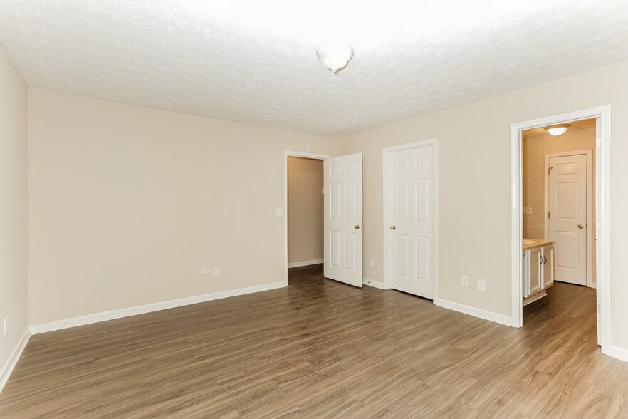 Building Photo - 7011 Setters Way