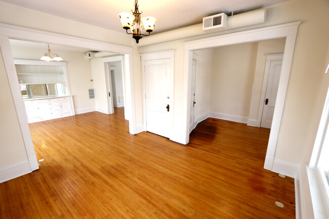 Living room. - 2934 Oakland Avenue