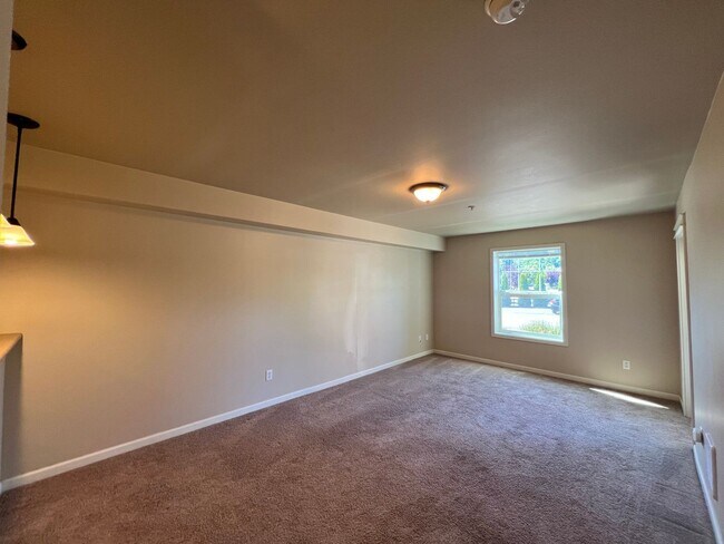 Building Photo - 1 Bedroom 1 Bath With Washer Dryer at Cypr...