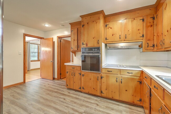 Building Photo - Single Family Home in Park Circle!
