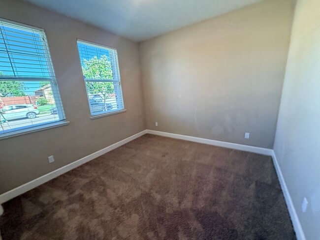 Building Photo - 1587 Manzanita Way