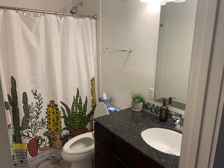 Building Photo - 2200 Dickson Dr