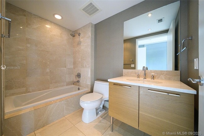 Building Photo - 17001 Collins Ave