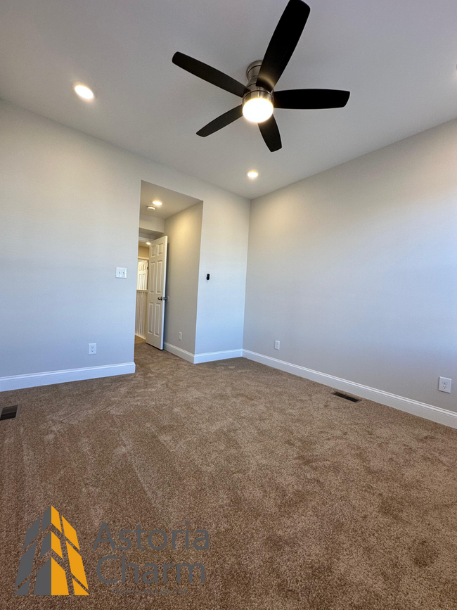 Building Photo - Recently Renovated 2 bedroom 1.5 bathroom ...