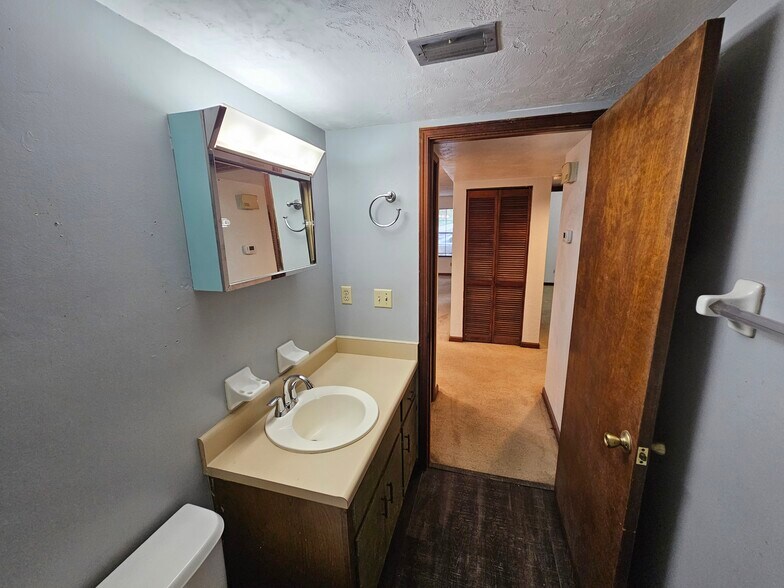 Building Photo - 324 Teal Ln