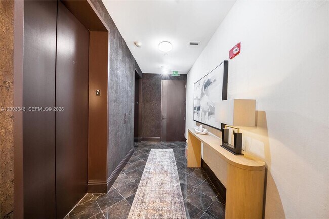 Building Photo - 100 South Pointe Dr