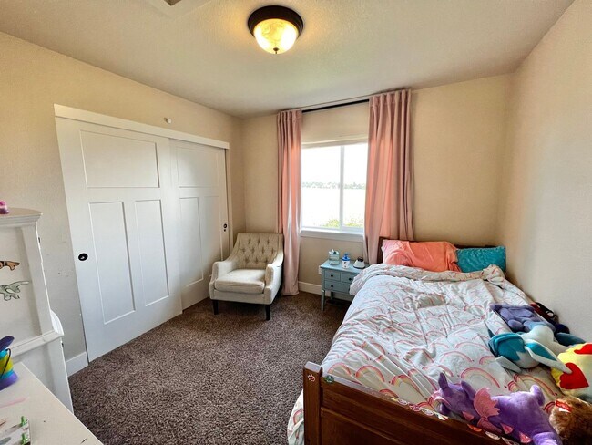 Building Photo - Beautiful 5 Bed House in North Fort Collins!