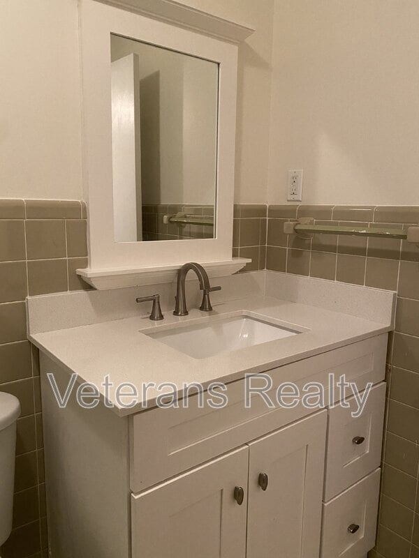 Building Photo - 2411 Sunkist Country Club Rd