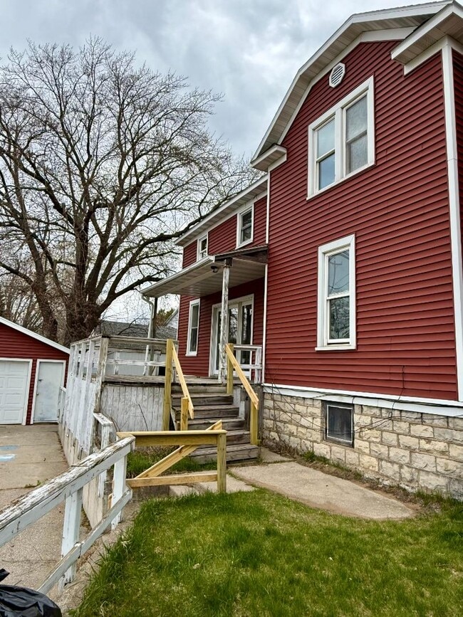 Building Photo - 1103 West Dr