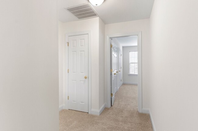 Building Photo - Beautiful Updated Townhouse located in Iredell County! 2BR/2.5BA Garage