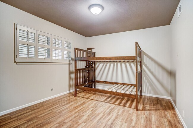 Building Photo - Welcome to this beautiful 3-bedroom, 2-bat...