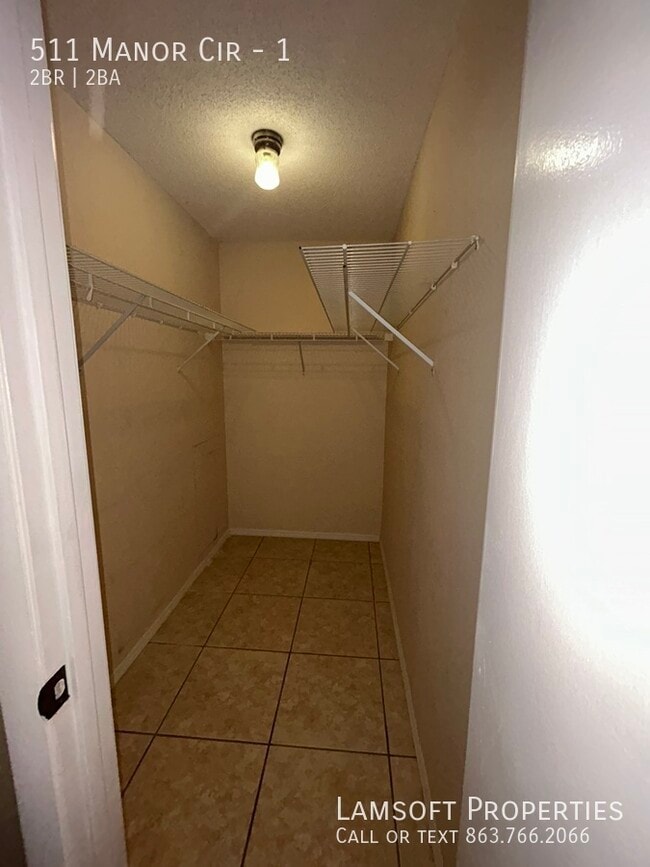 Building Photo - 511 Manor Cir