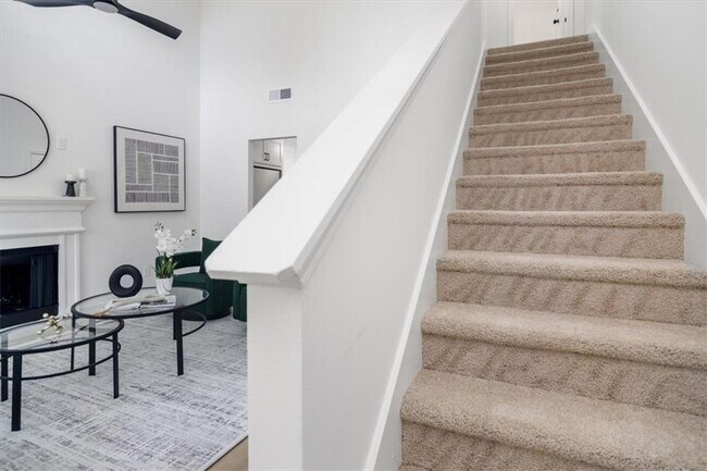Building Photo - 4033 Ravenwood Ct