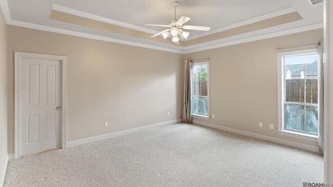 Building Photo - 10741 Hillmont Ave