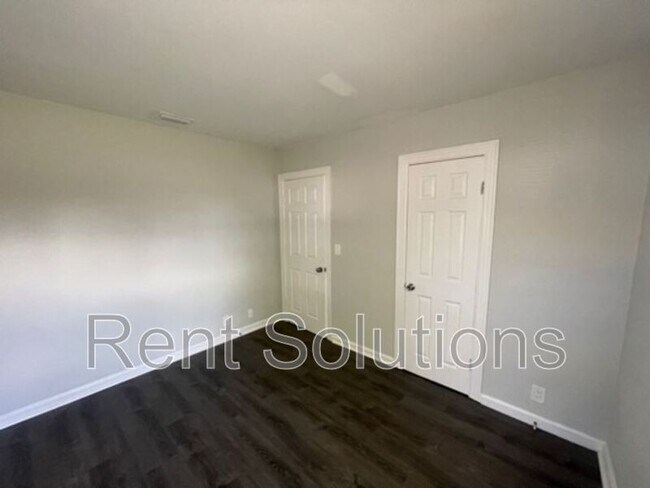 Building Photo - 4817 46th Ave N