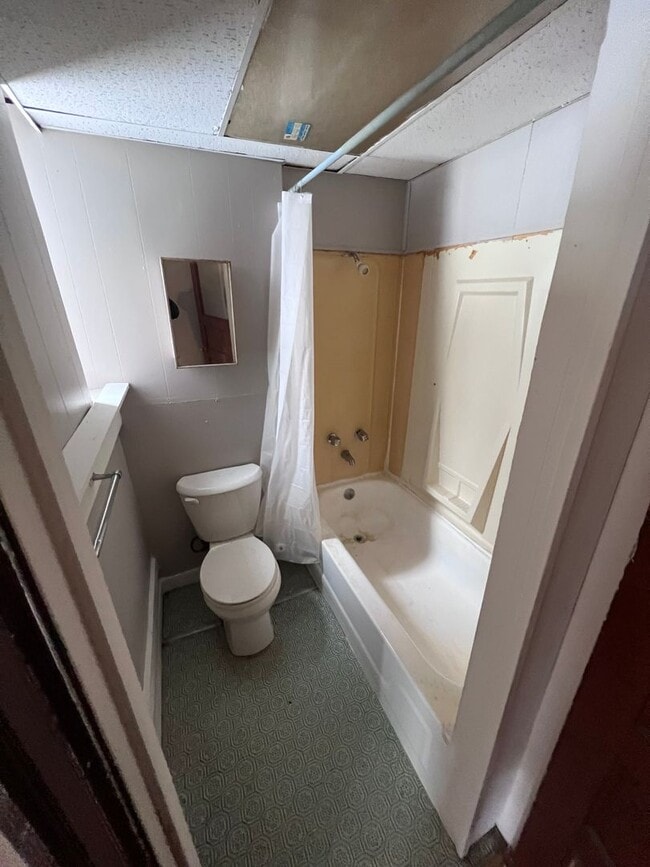 Building Photo - JGOFF North 6th