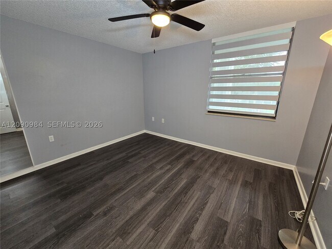 Building Photo - 1526 Whitehall Dr