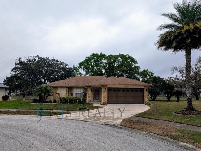 Building Photo - 55+ Community: 2/2/2 1605sqft lakefront co...