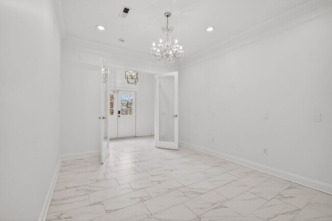 Building Photo - Beautiful 6BR Executive Brentwood Home with Pool