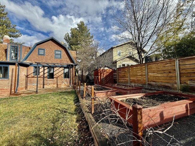 Building Photo - 1228 Bryan Ave