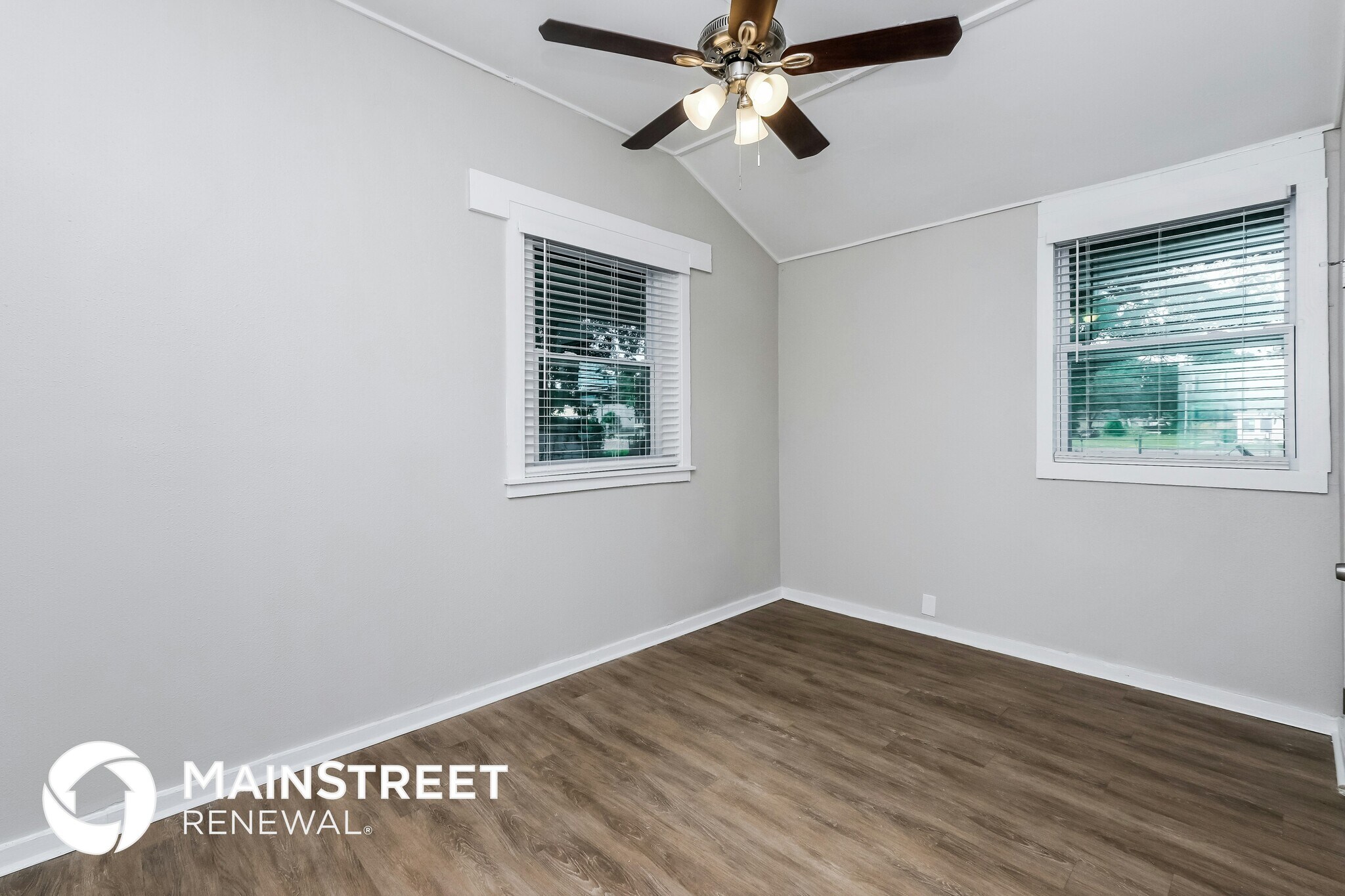 Building Photo - 4007 E Osborne Ave