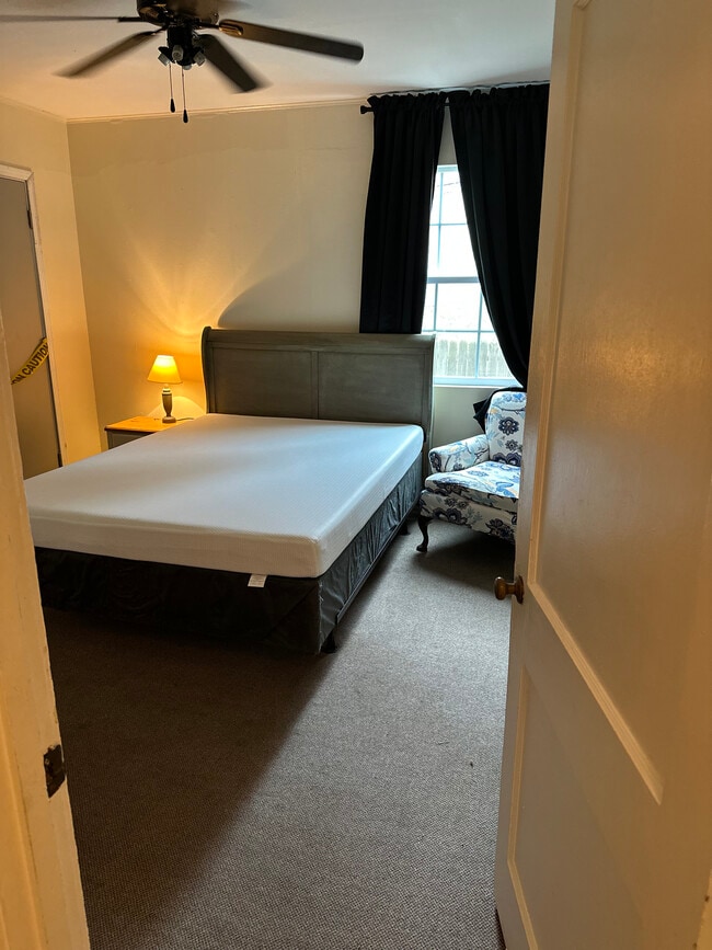 Building Photo - 1315 China St