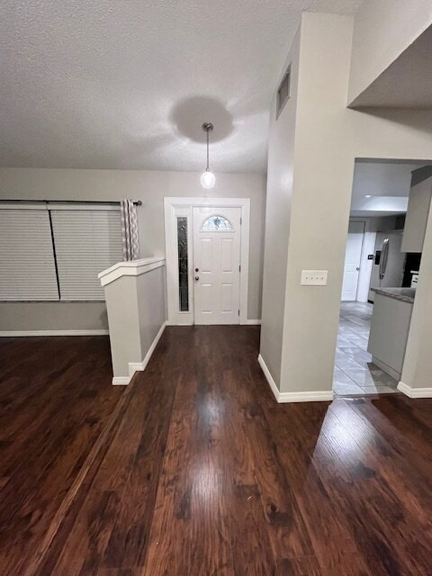 Building Photo - Beautiful Like New Home For Rent in Brandon!