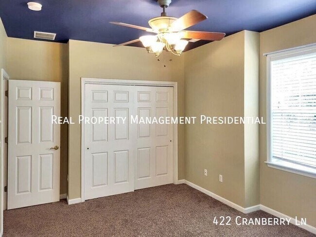 Building Photo - 422 Cranberry Ln