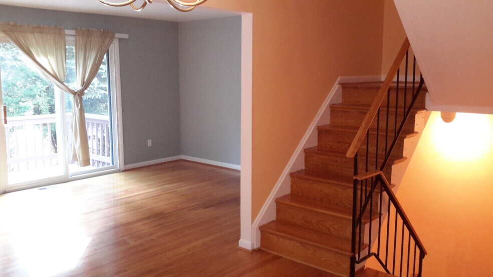 Building Photo - 10 Poinsettia Ct