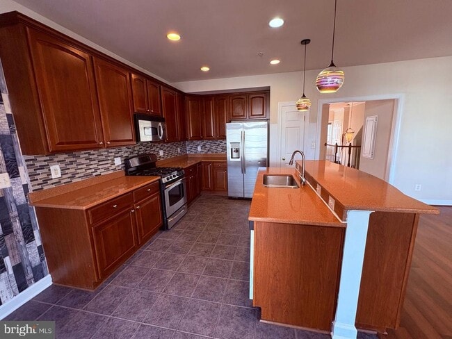 Building Photo - 635 Whetstone Glen St