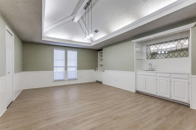 Building Photo - 4444 Hartford Dr