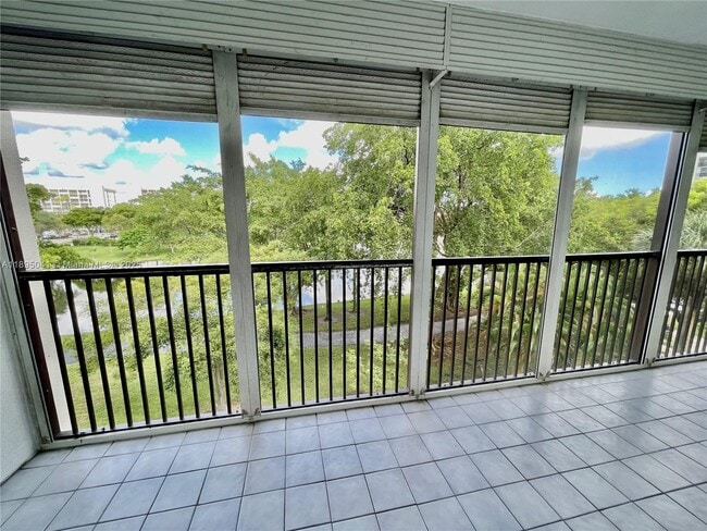 Building Photo - 2209 S Cypress Bend Dr
