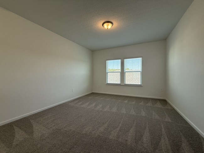 Building Photo - 104 Charmer Trce