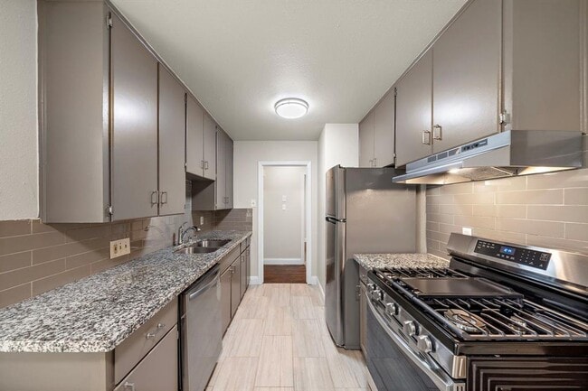 Building Photo - 6630 Lodge St