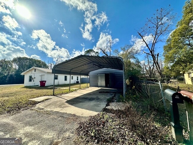 Building Photo - 526 Ware St