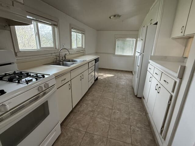 Galley Kitchen - 385 Foresthill Ave