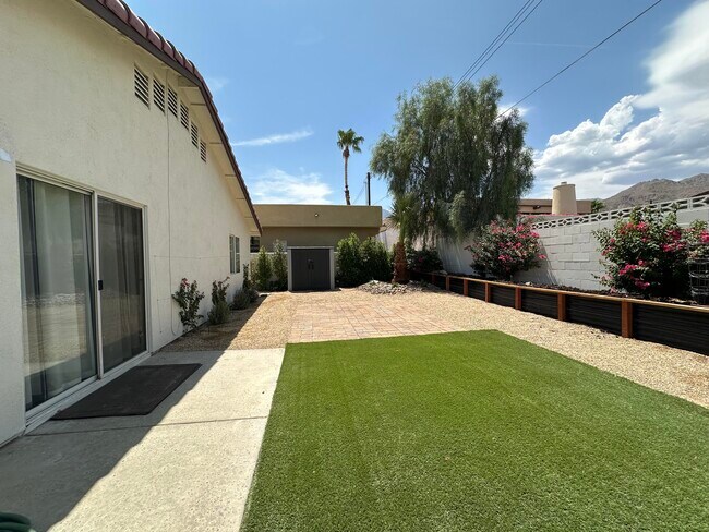 Building Photo - 54445 Avenida Alvarado
