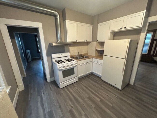 Building Photo - 1213 S 72nd St