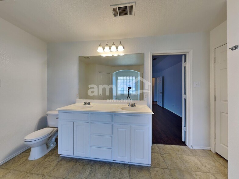 Building Photo - 733 Morgan Dr