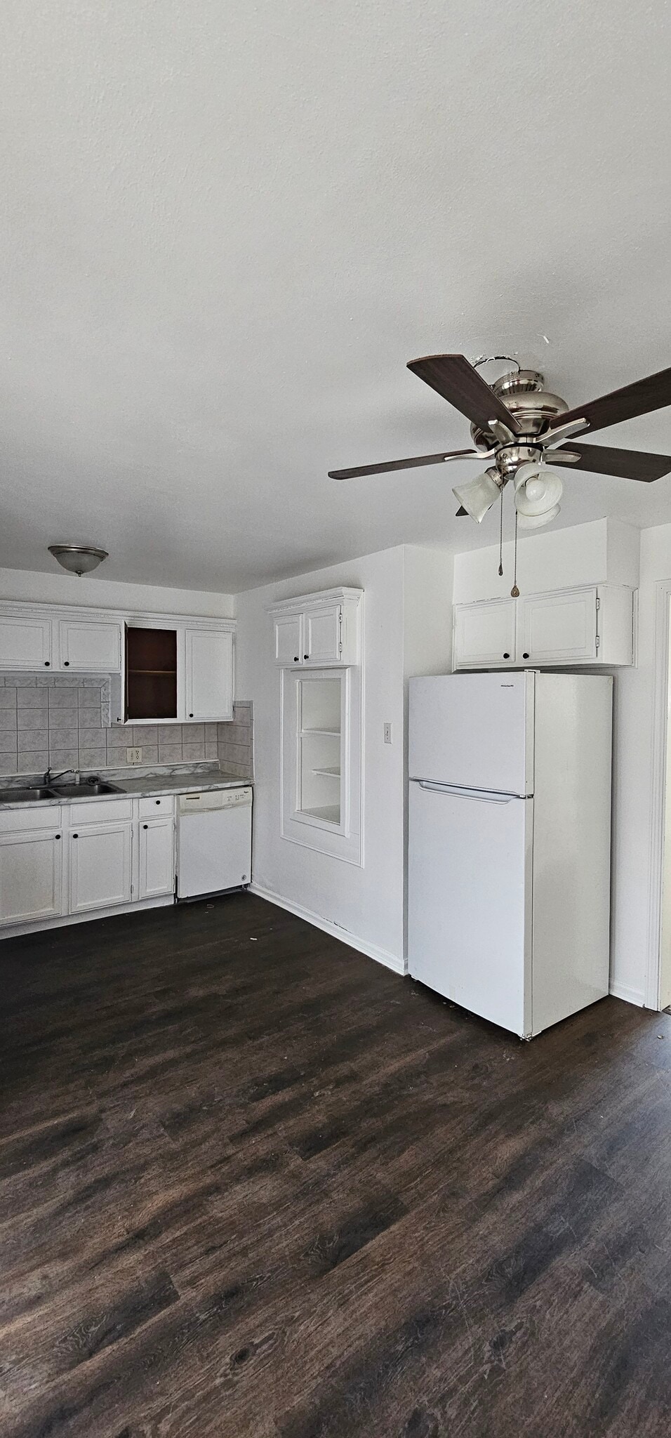 Building Photo - 7504 E 112th St