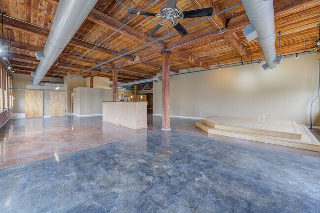 Building Photo - Huge Luxury 2 Story Condo with Private Rooftop Deck!